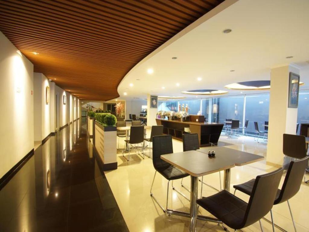 Raffleshom Hotel Bandung Exterior photo
