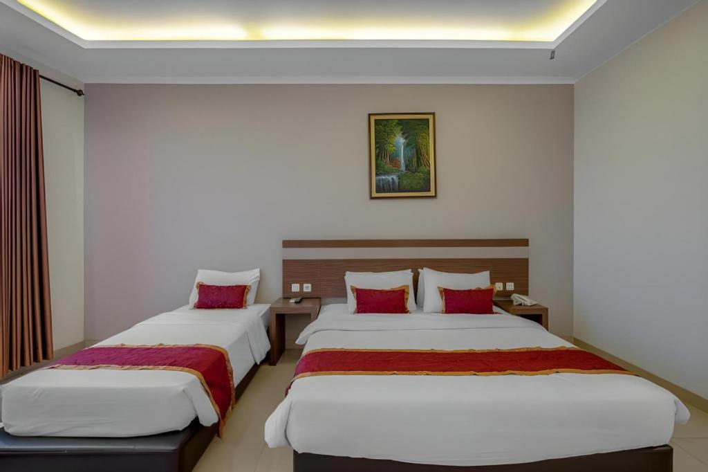 Raffleshom Hotel Bandung Exterior photo
