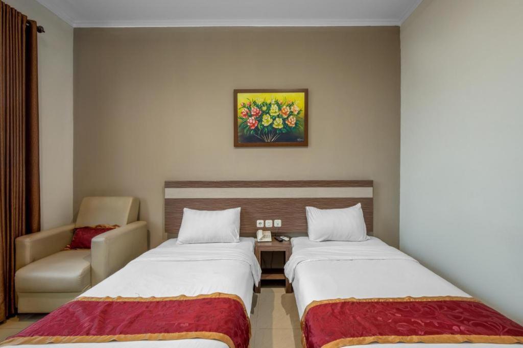 Raffleshom Hotel Bandung Exterior photo