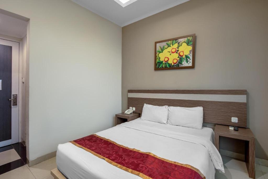 Raffleshom Hotel Bandung Exterior photo