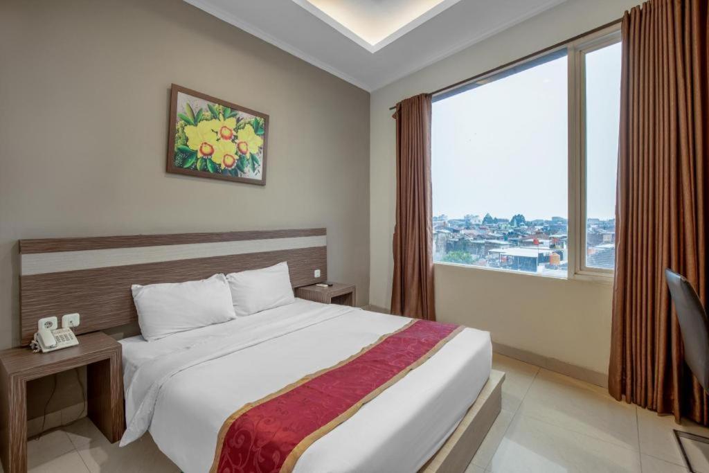 Raffleshom Hotel Bandung Exterior photo